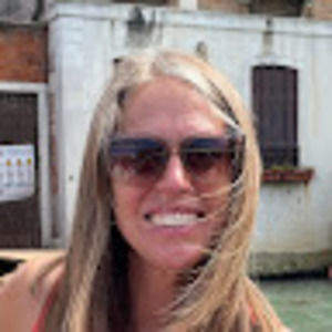 Meet your Posher, Hilary